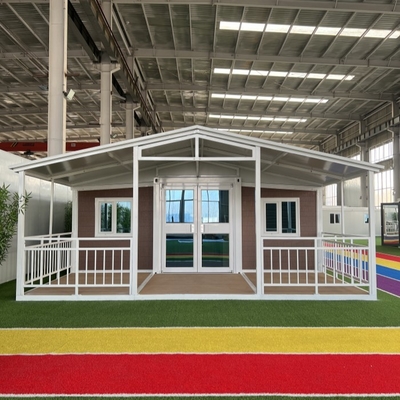 Luxe uitbreidbare containerhuis met extra dak en veranda